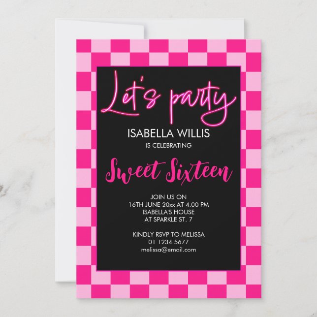 Rutigt ljus rosa retro Låt oss festa Sweet 16 Inbjudningar (Framsida)