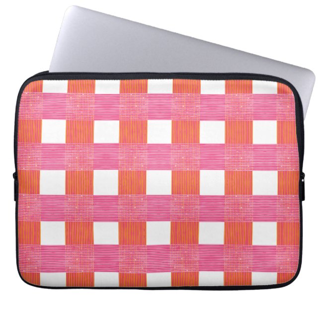 Rutigt vävt gingham i rosa och orange laptop fodral (Framsidan)