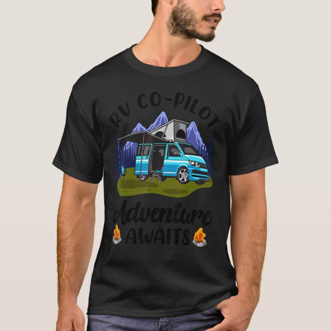 Rv Co Pilot Äventyr Awaits Camping Camper T Shirt (Framsida)