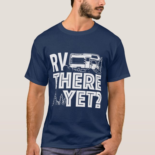 RV där ännu Lycklig Glamper Camping T Shirt (Framsida)