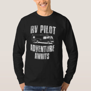 Rv Pilot Camping Äventyr väntar på motorhemresa T Shirt