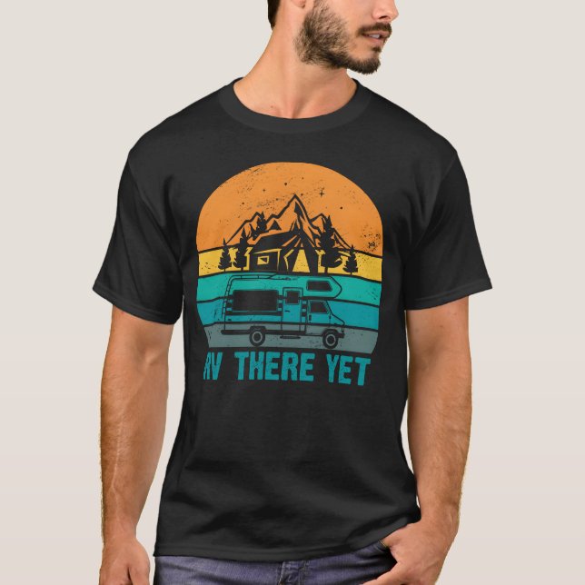RVhere Ännu Naturälskare Camping Stolt Campare vän T Shirt (Framsida)