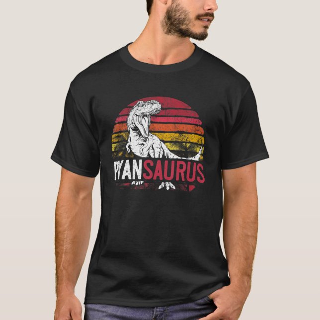 Ryan Saurus Funny Personlig Dinosaur t Rex Namn Shirt (Framsida)