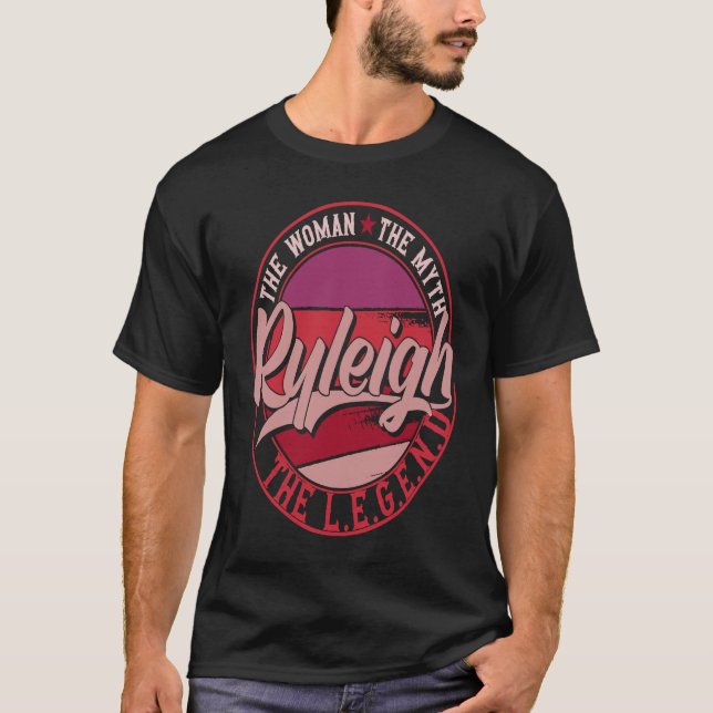 Ryleigh Dam vid Myth the Legend T Shirt (Framsida)