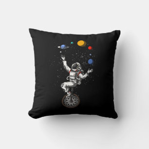 rymastronaut Juggling Planets Cosmic astronomy Kudde