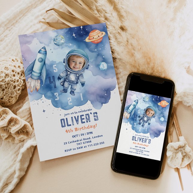 Rymdastronaut nedräkning 4-års födelsedagsfoto inbjudningar (Skapare uppladdad)