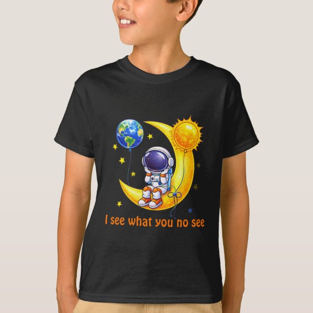 Rymdfarare på halvmåne rymdkonst t shirt (Framsida)