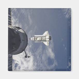 Rymdfärja Atlantis och ett ryskt rymdskepp Magnet