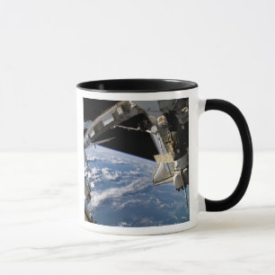 Rymdfärja Atlantis och ett Soyuz rymdskepp Mugg