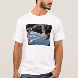 Rymdfärja Atlantis och ett Soyuz rymdskepp Tee Shirt