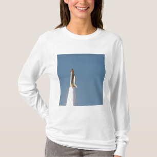 RymdfärjaAtlantis hissar av 11 T Shirt