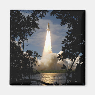 RymdfärjaAtlantis hissar av 9 Magnet