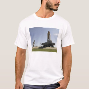 Rymdfärjasträvan att närma sig barkassen p tee shirt