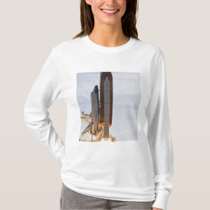 Rymdfärjasträvanhissar av 2 t shirt
