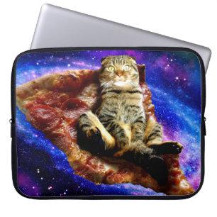 Rymdkatt ljugande på pizza laptop fodral