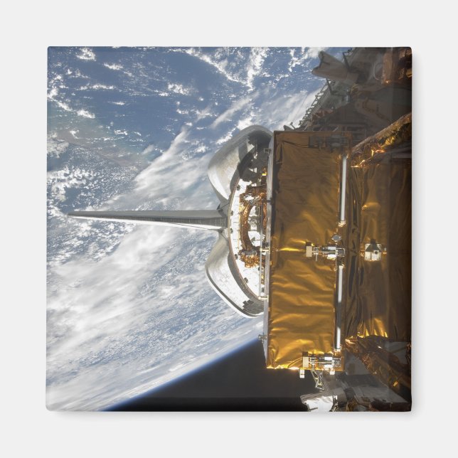 Rymdpendelns nyttolastfack har fallit magnet (Framsidan)