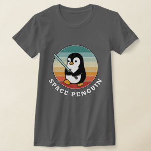 Rymdpingvin som håller ett Ljus Svärd T Shirt