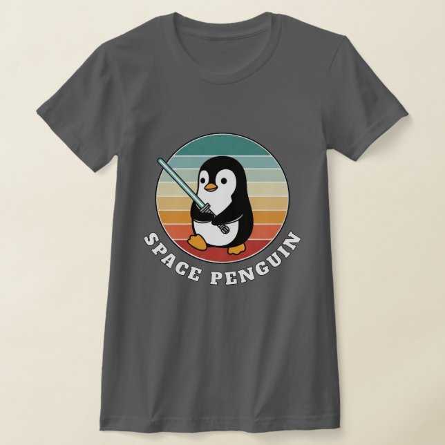 Rymdpingvin som håller ett Ljus Svärd T Shirt (Laydown)