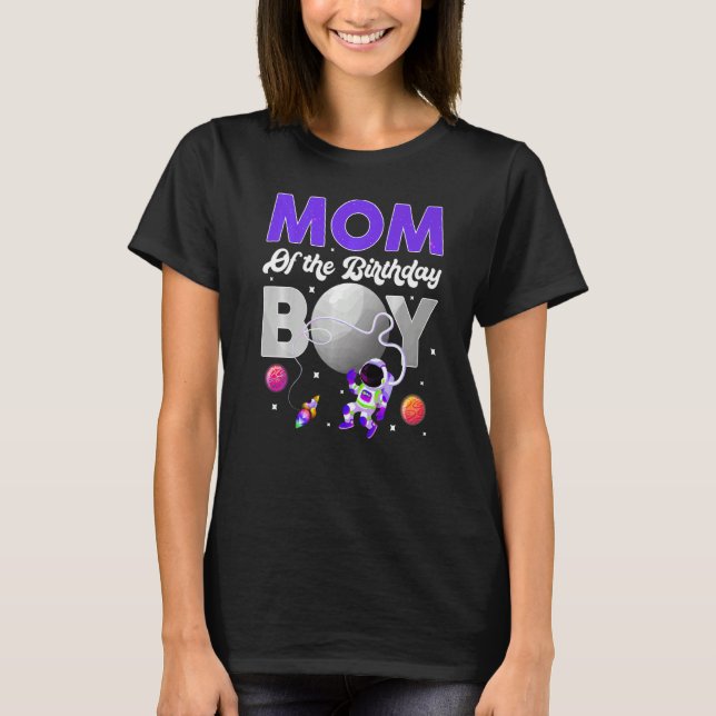 Rymdtema Mamma vid födelsedagseftermiddagen Astron T Shirt (Framsida)