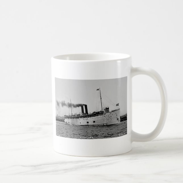 S.S. Eastland som fotograferad av den Pesha Kaffemugg (Höger)