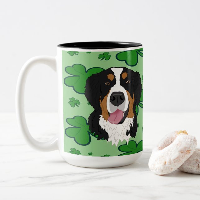 S:t Patrick-dagen Bernese Mountain Hund Två-Tonad Mugg (Med munk)