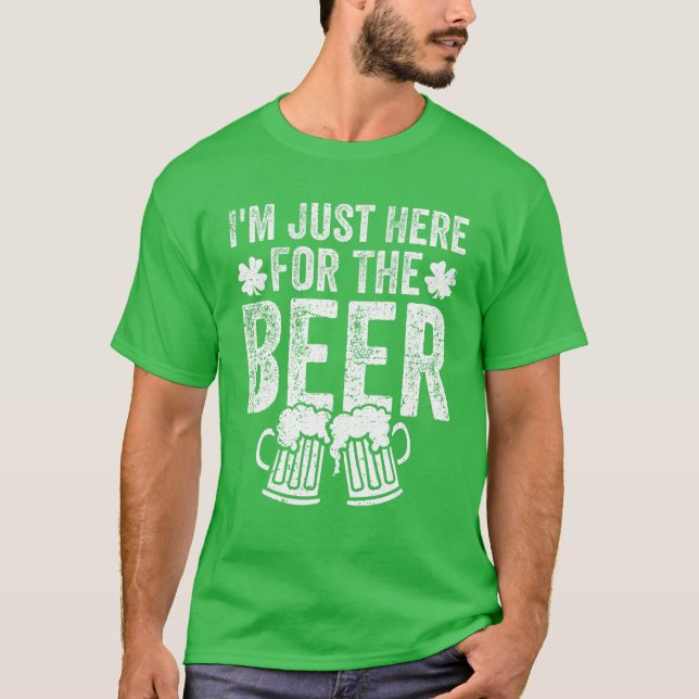 S:t Patrick-dagen.. Jag är bara här för öl-drickan T Shirt (Framsida)