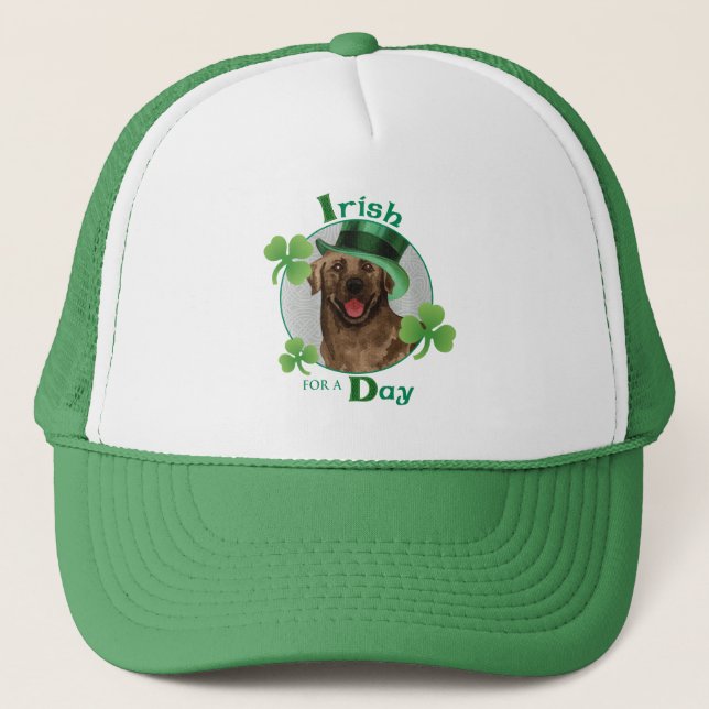 S:t Patrick's Day Chocolate Lab Truckerkeps (Framsida)