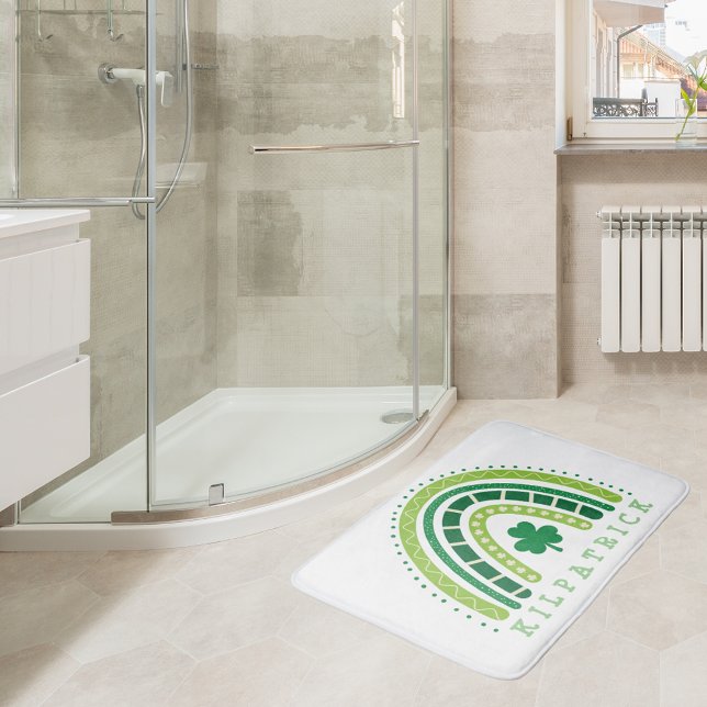 S:t Patrick's Rainbow | Lycklig Whimsical Shamrock Badrumsmatta (St. Patrick's Rainbow | Happy Whimsical Shamrock Bath Mat)