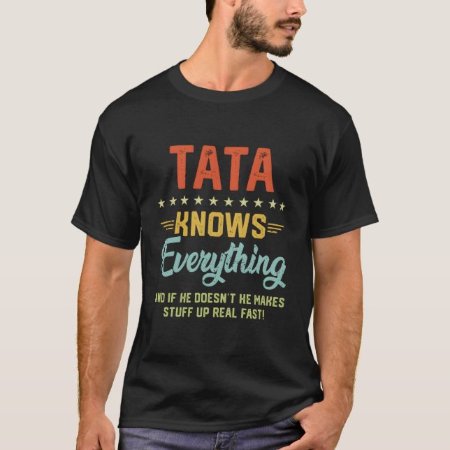 S Tata Knows Everything Grandpa Fathers Jokes T Shirt (Framsida)