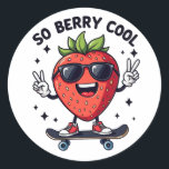 Så Berry Coola Fruit Älskare jordgubbsäsong Runt Klistermärke<br><div class="desc">En coola-jordgubbsskateboard-utformning som säger "So Berry Coola" för jordgubbsröret älskare och alla som kärlek till plocka jordgubbar i jordgubben fält. för barn,  söner,  döttrar,  småbarn</div>