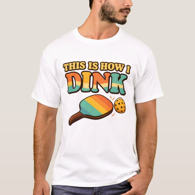 Så här dinkar jag – Rolig Pickleball T-Shirt (Framsida)