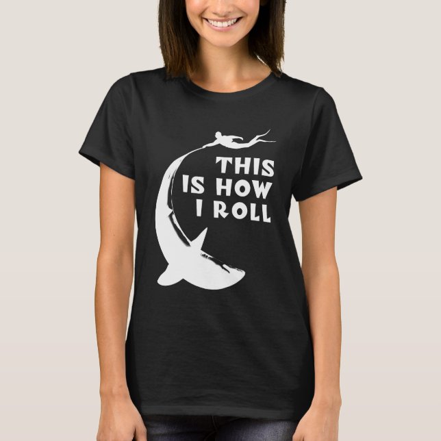 Så här rullar jag - Dyka med haj T Shirt (Framsida)