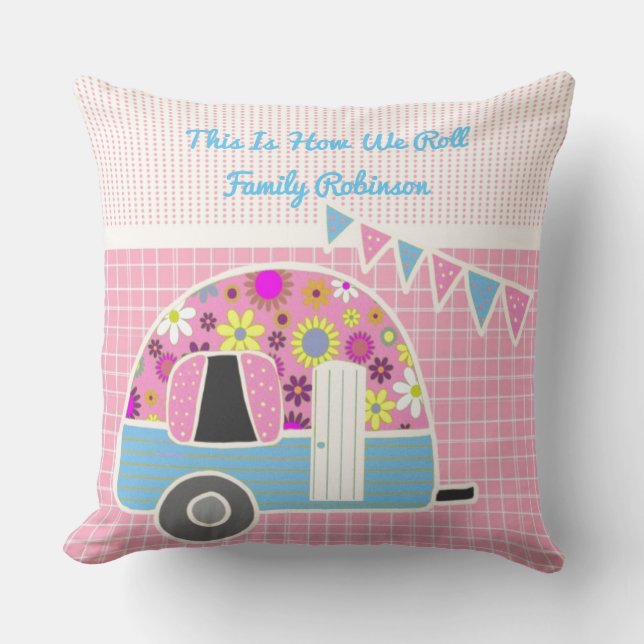 Så här rullar vi Rosa Blue Campervan Retro Cute Kudde (Framsida)