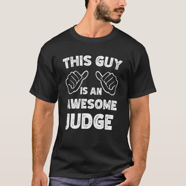 Så här ser en fantastisk domare ut t shirt (Framsida)
