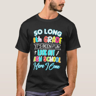 Så lång Roligt vid High School Studenten vid Hej i T Shirt