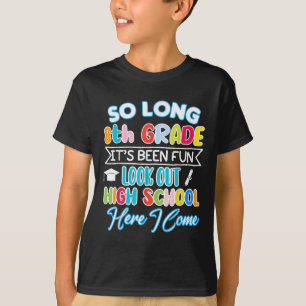 Så lång Roligt vid High School Studenten vid Hej i T Shirt