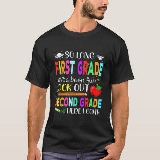 Så länge första klass andra klass här kommer exame t shirt