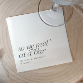Så Mötte Vi Varandra på en Bar Modern Enkel Bröllo Pappersservett