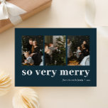 Så mycket merry Blue Modern 3 Photo Collage Julkort<br><div class="desc">Så mycket merry Blue Modern 3 Photo Collage Helgdag Card. Skicka semesterhälsningar i anpassade och personlig till vänner,  kolleger och familj i enkla,  chic,  elegant och moderna fotodesignkort,  naturliga minimalistiska stil-kort! Under kalligrafin visas anpassningsbar hälsning-meddelandet i modern typografi.</div>
