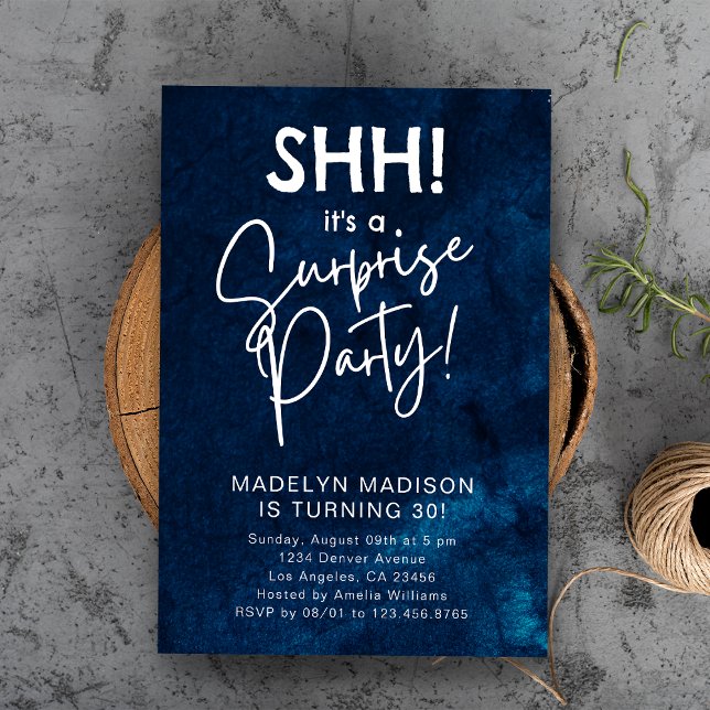 SÅ! Överraskad Födelsedagsfest, blå vattenfärg Inbjudningar (SHH! Surprise Birthday Party Navy Blue Watercolor Invitation
)