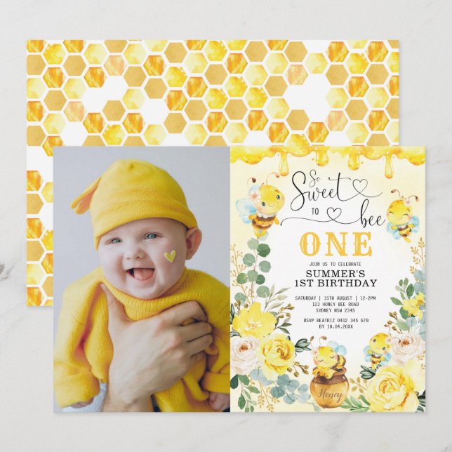 Så sött till Bee One Honeycomb Birthday Photo Inbjudningar (Fram/baksida)