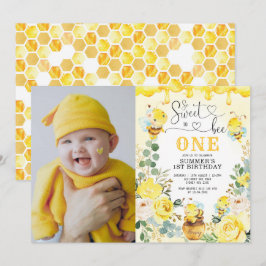 Så sött till Bee One Honeycomb Birthday Photo Inbjudningar
