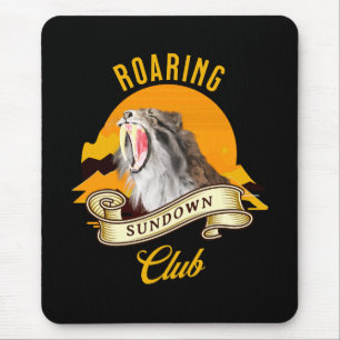 Sabeltandig Tiger Retro Solnedgång Äventyrs Klubb Musmatta