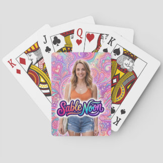 Sable Noon Skönhets Pose #1 Med Färgglad Bakgrund Casinokort
