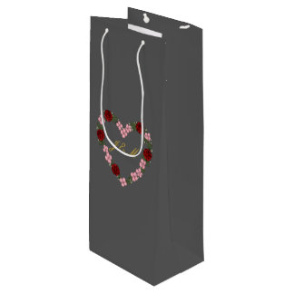 Sac cadeau gris bordeaux avec un cœur rose