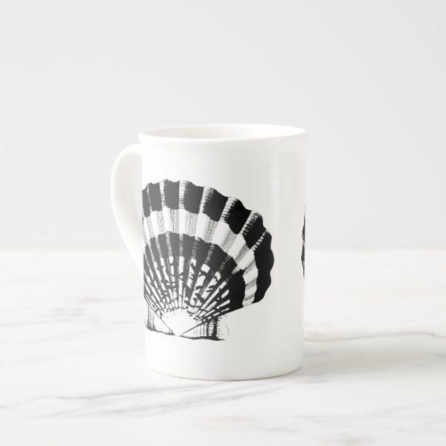 Säckskal - svart och vitt benporslin mugg (Framsida vänster)