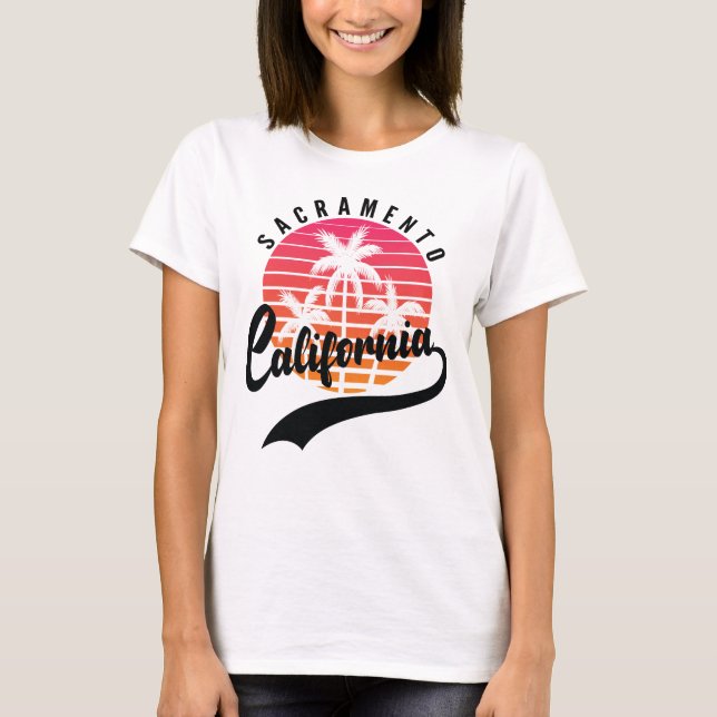 Sacramento, California Sunset Women's T-Shirt (Framsida)