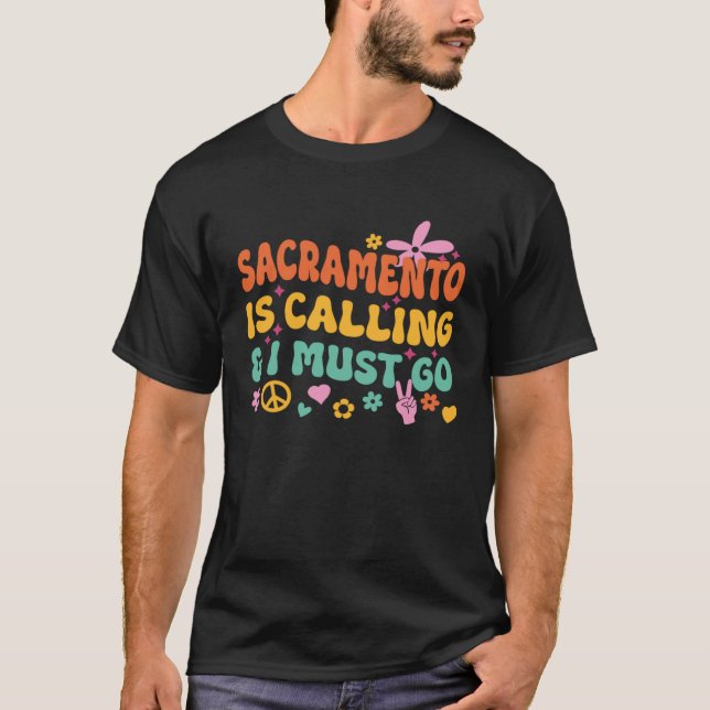 Sacramento Is Calling And I Must Go T Shirt (Framsida)