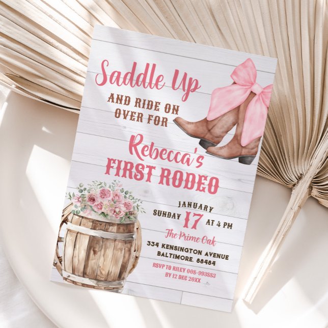 Saddle upp Cowgirl Boots med Rosa Bow First Rodeo Inbjudningar (Skapare uppladdad)