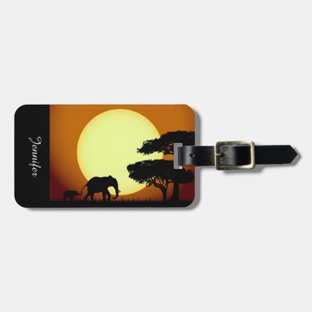 Safarielefanter på solnedgången bagagebricka (Horisontell Framsida)